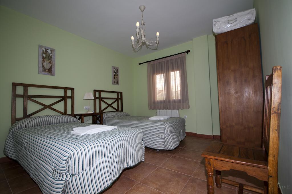 Alojamientos Rurales La Fuente Villalba de la Sierra Zimmer foto